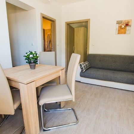 Putnik Appartement Dugi Rat Buitenkant foto
